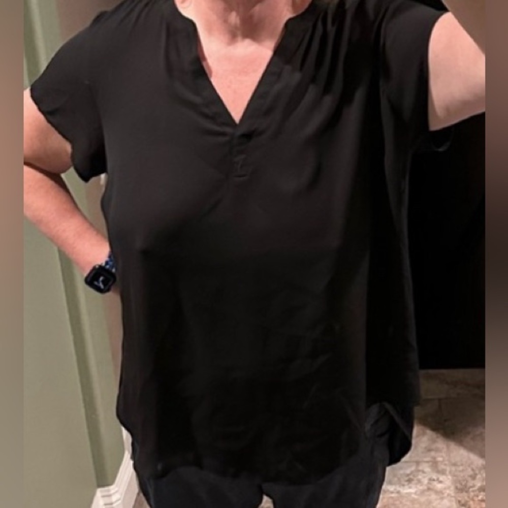 torrid V-neck, lightweight blouse, flutter sleeve size Torrid 2
